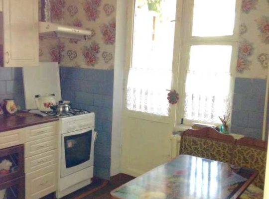 Vând apartament cu 3 camere + anexa