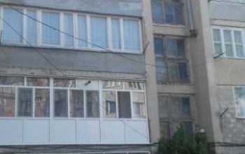Продаётся большая 3-х комнатная квартира в центре Дондюшан