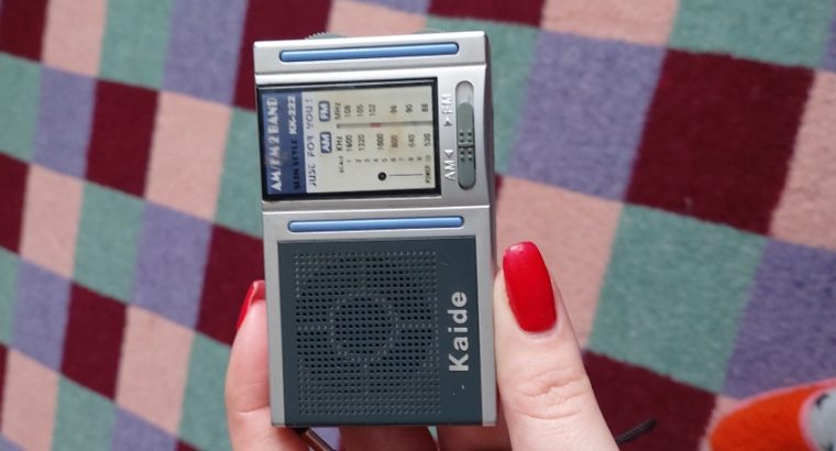 Продам мини-радио карманное, Kaide есть и зарядка