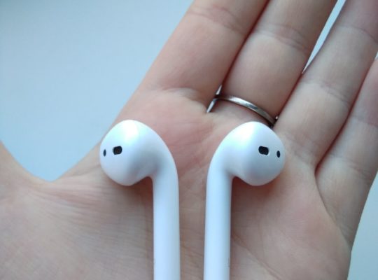 Скоро 8 марта , скорее подари своим любимым женщинам лучший подарок — AirPods 2 копия