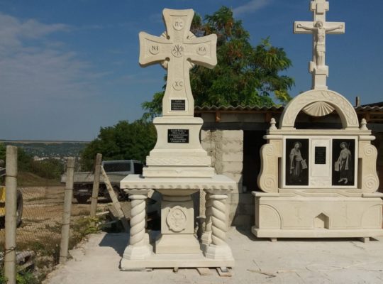 Monumtente Din Piatra De La Cosauți * памятники и фигуры