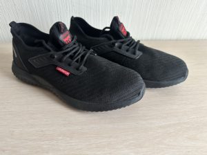 Кроссовки с защитой подошвы и пальцев (защитным носком)