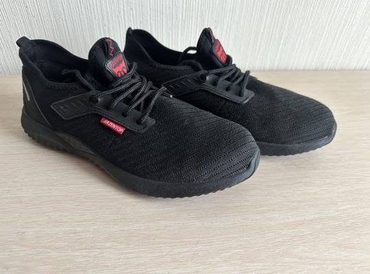 Кроссовки с защитой подошвы и пальцев (защитным носком)