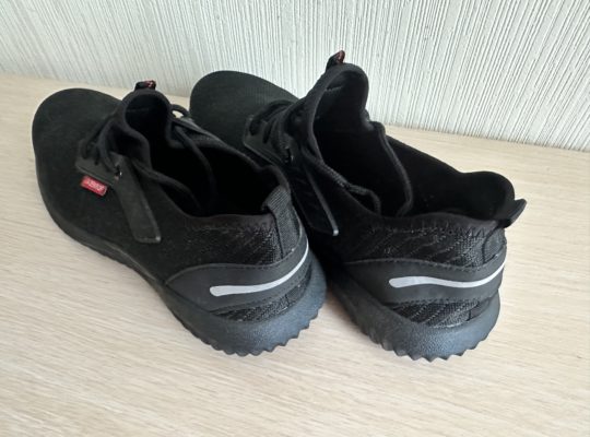 Кроссовки с защитой подошвы и пальцев (защитным носком)