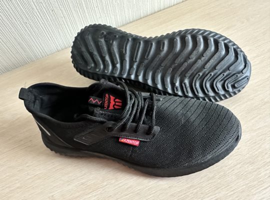 Кроссовки с защитой подошвы и пальцев (защитным носком)